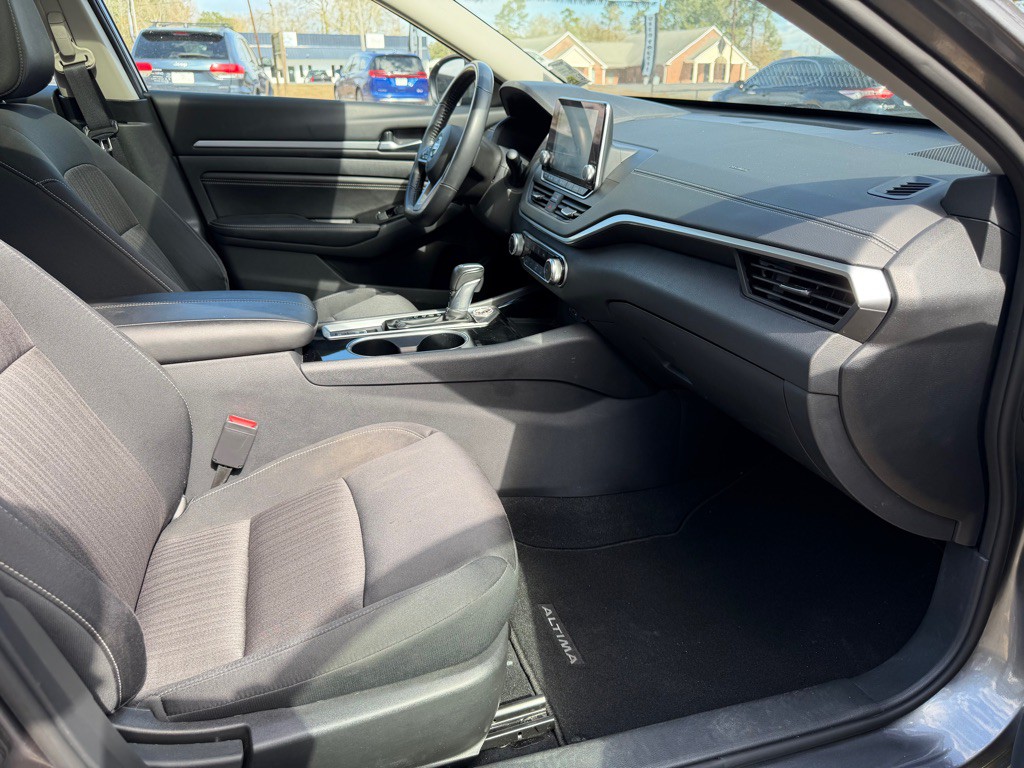 2022 Nissan Altima Image 12