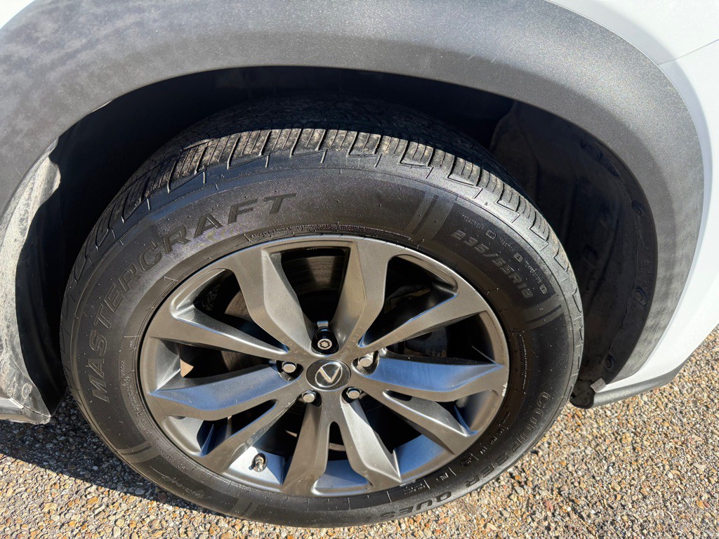 2017 Lexus NX Image 6