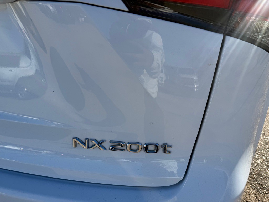 2017 Lexus NX Image 9