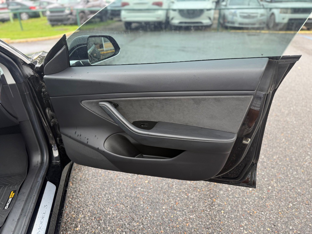 2019 Tesla Model 3 Image 18