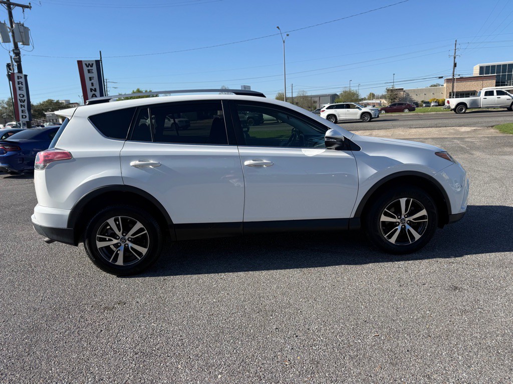 2017 Toyota Rav4 Image 4