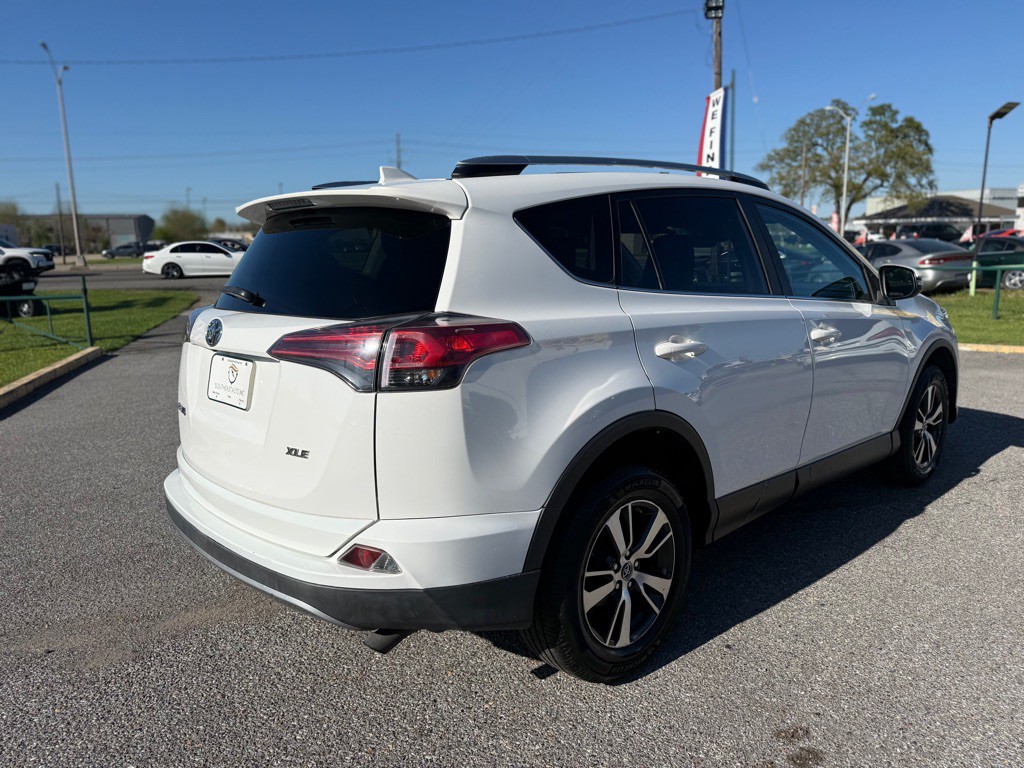 2017 Toyota Rav4 Image 5