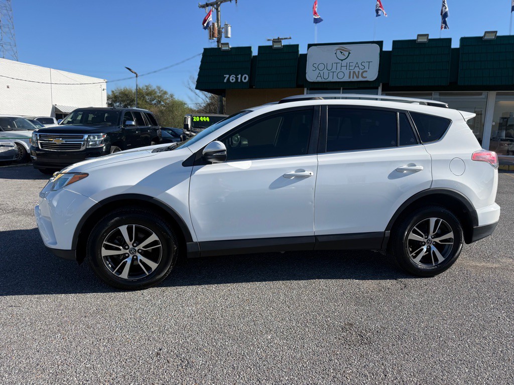 2017 Toyota Rav4 Image 8