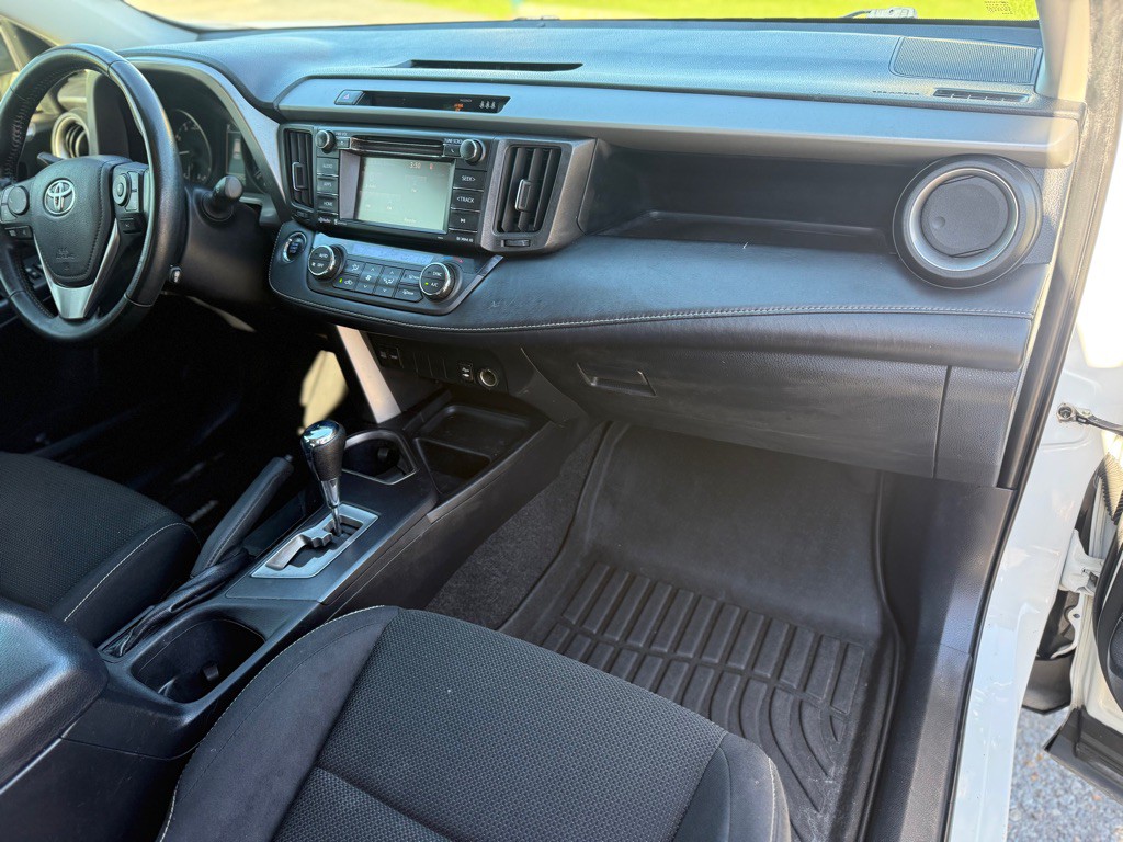 2017 Toyota Rav4 Image 16