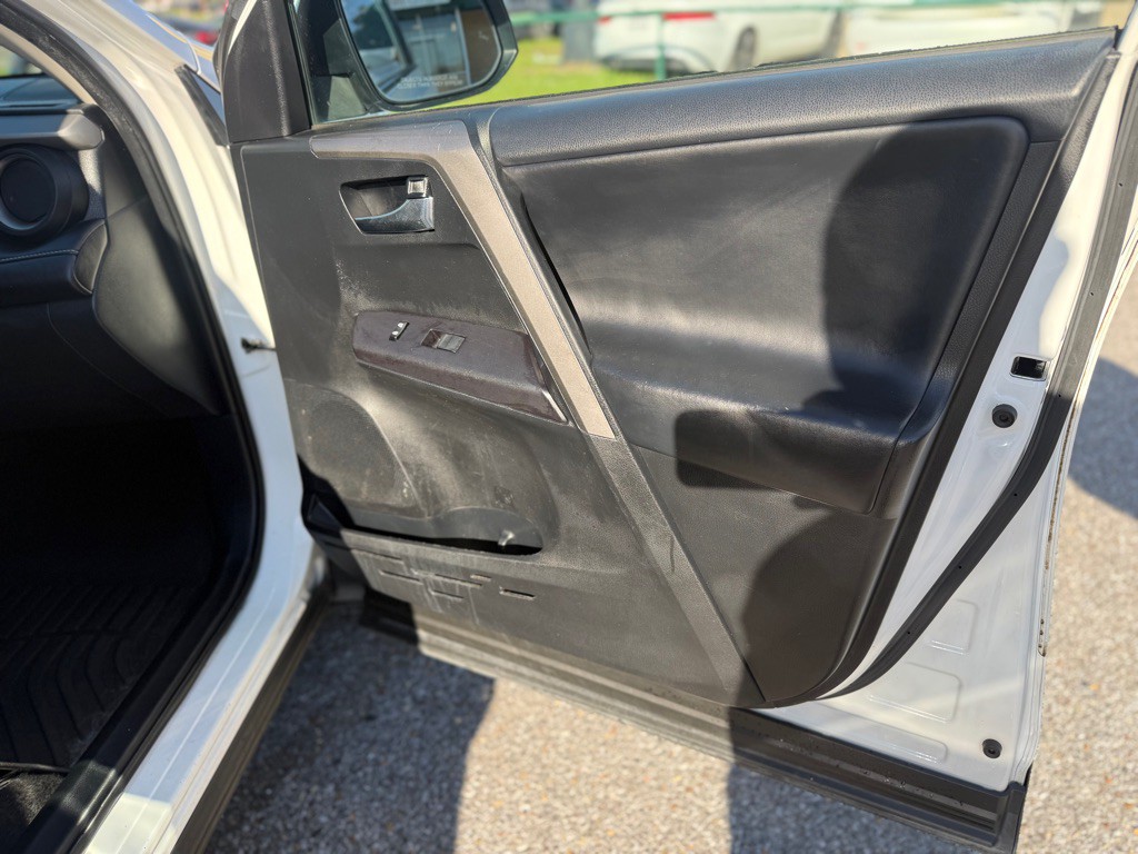 2017 Toyota Rav4 Image 23