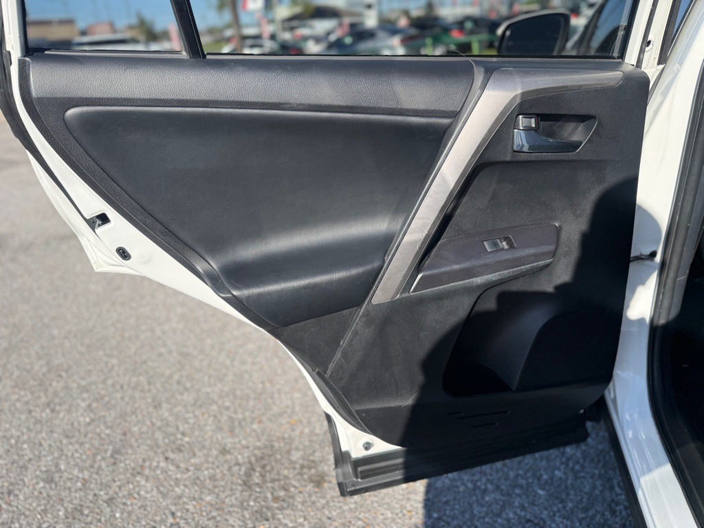 2017 Toyota Rav4 Image 24
