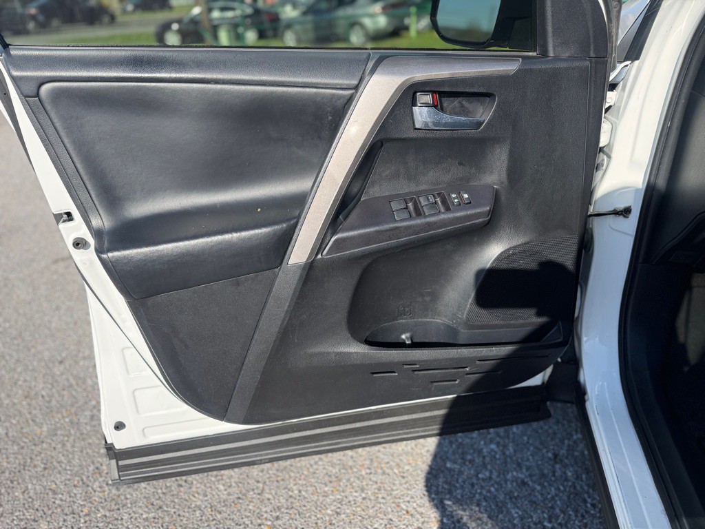 2017 Toyota Rav4 Image 25