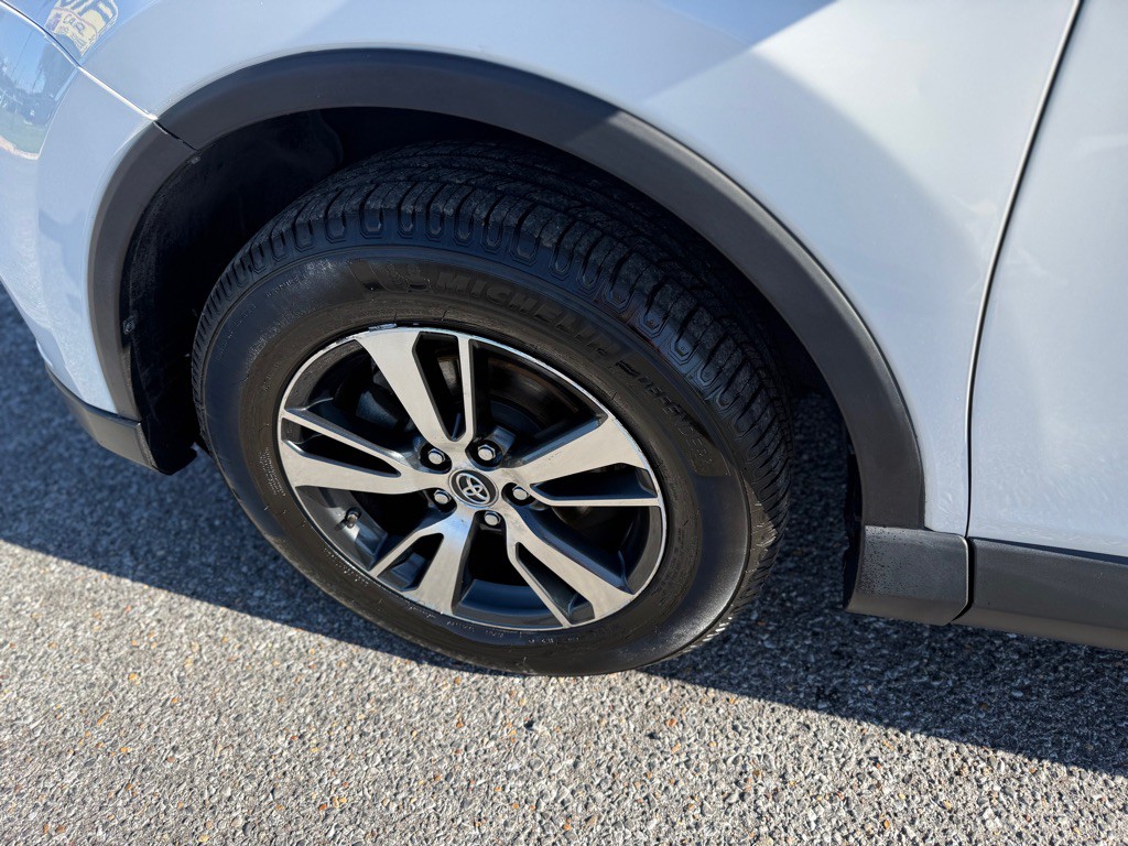 2017 Toyota Rav4 Image 26