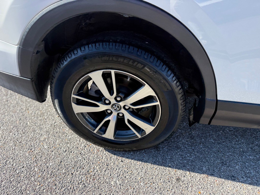 2017 Toyota Rav4 Image 28