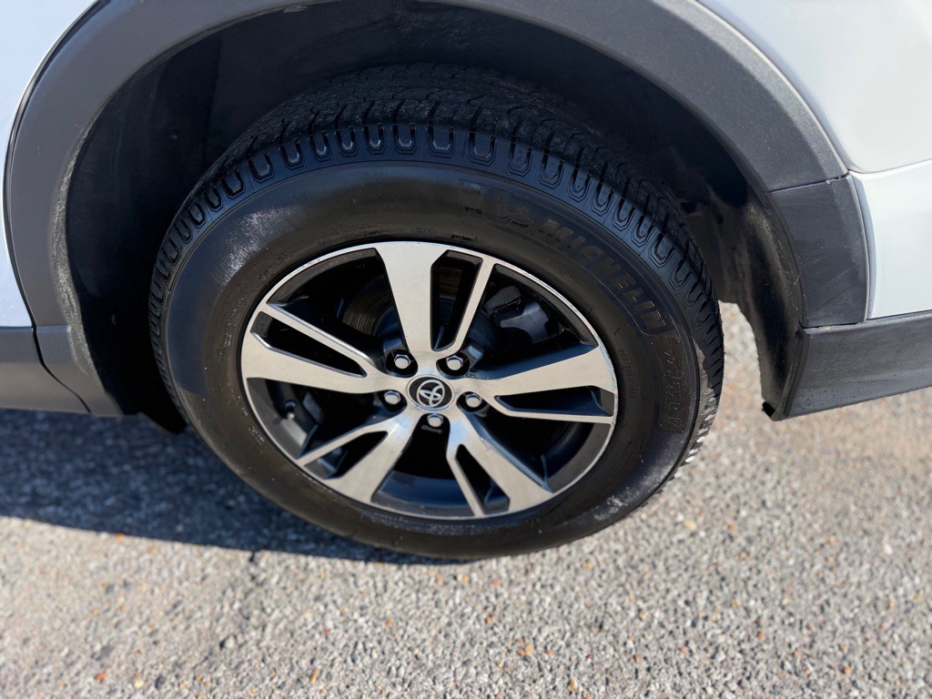 2017 Toyota Rav4 Image 29