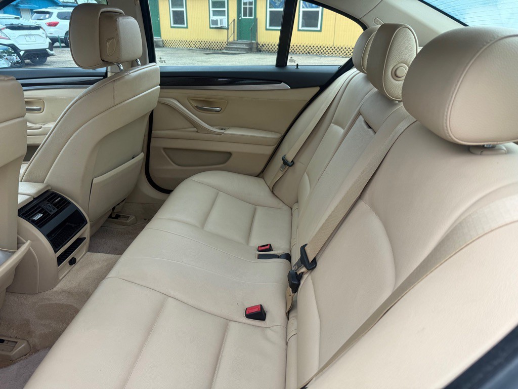 2013 BMW 5 Series Image 6
