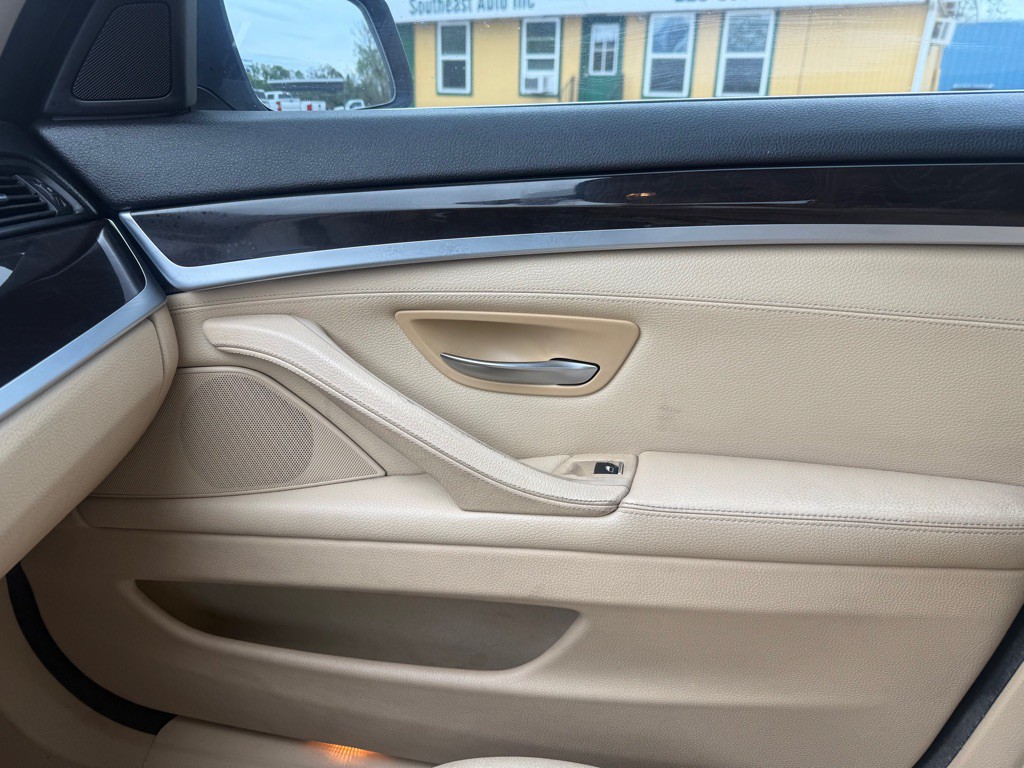 2013 BMW 5 Series Image 10