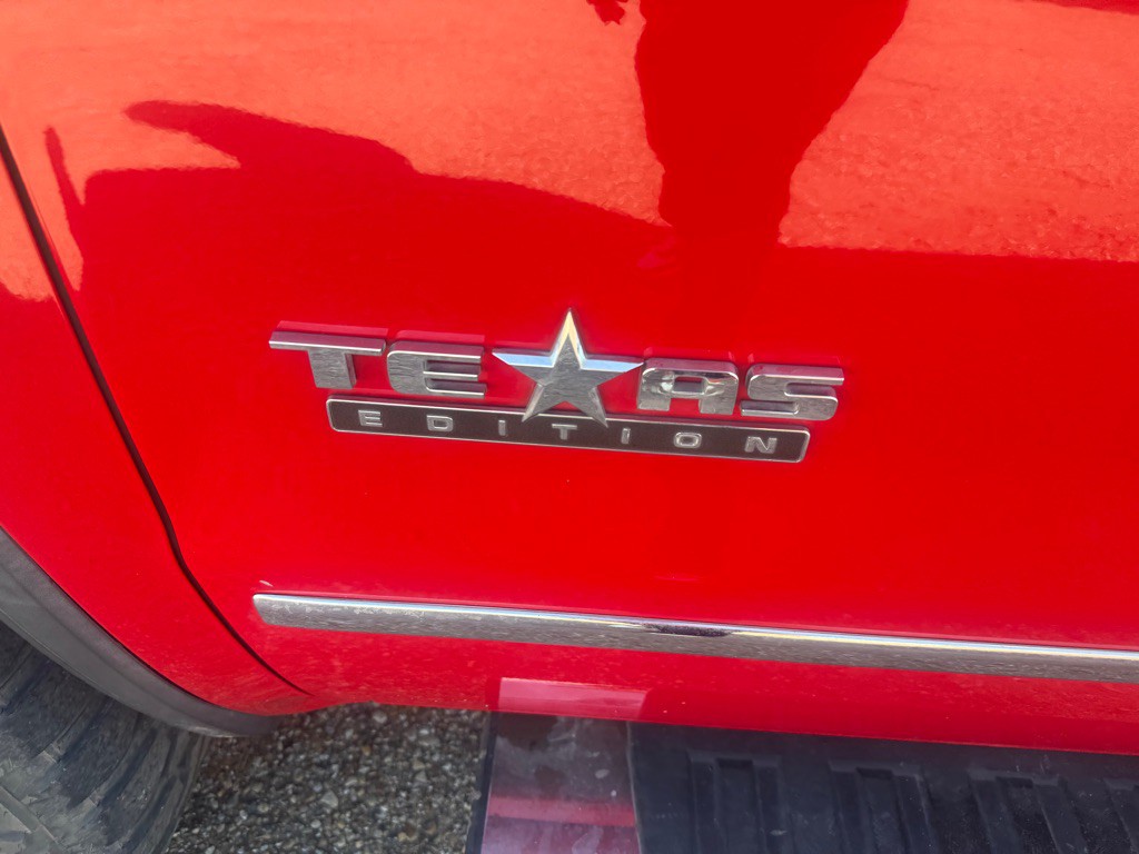 2018 GMC Sierra Image 2