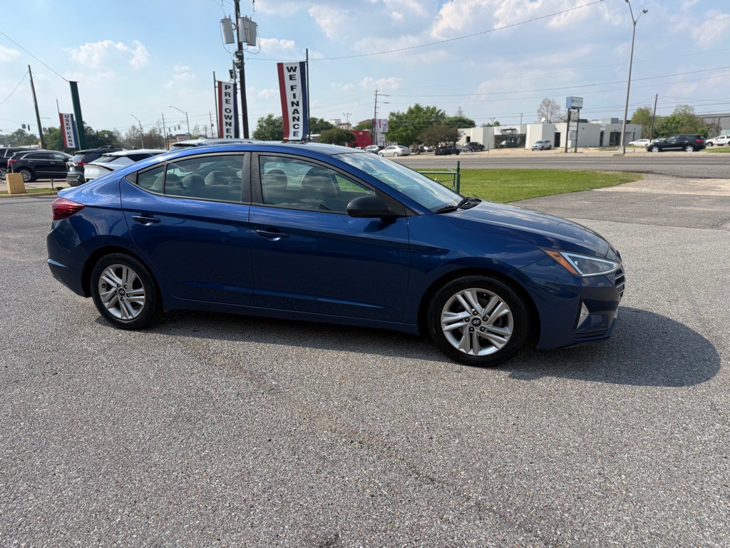 2020 Hyundai Elantra Image 3