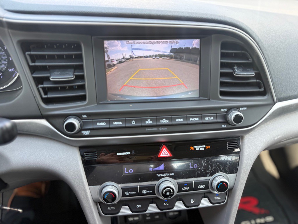 2020 Hyundai Elantra Image 17