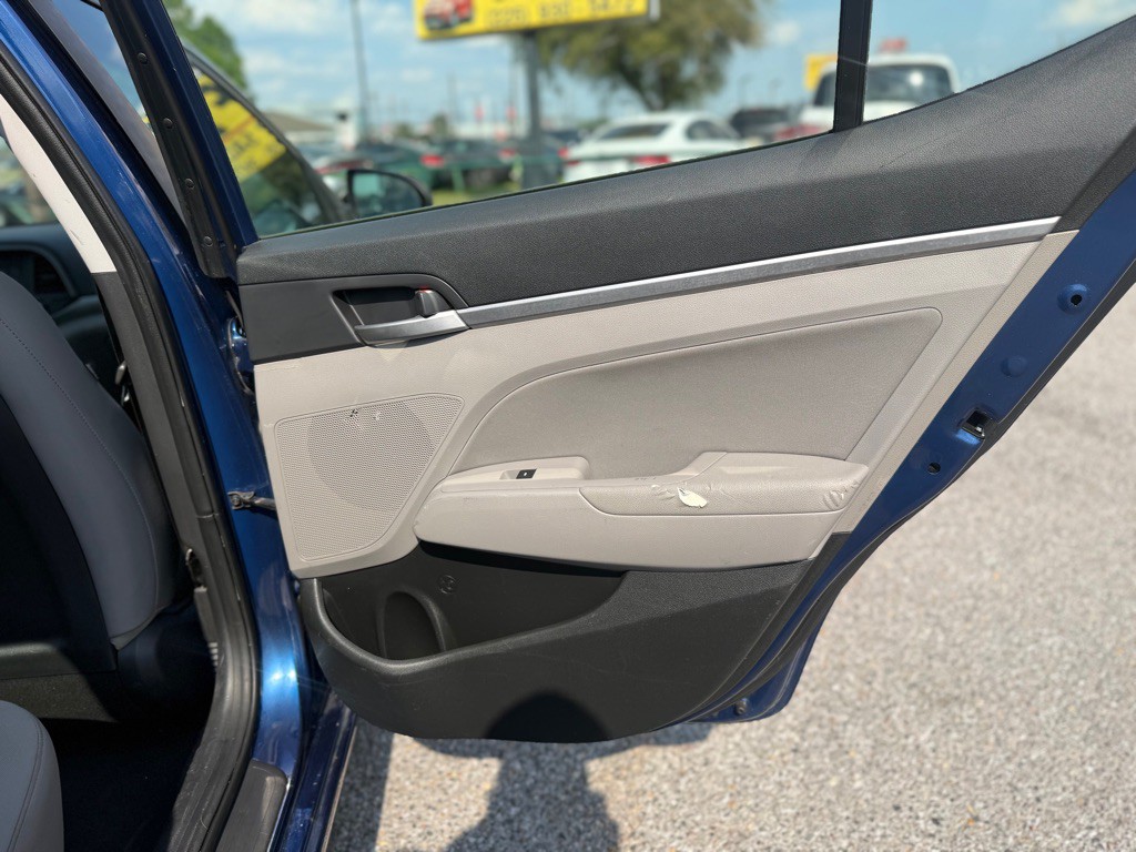 2020 Hyundai Elantra Image 19