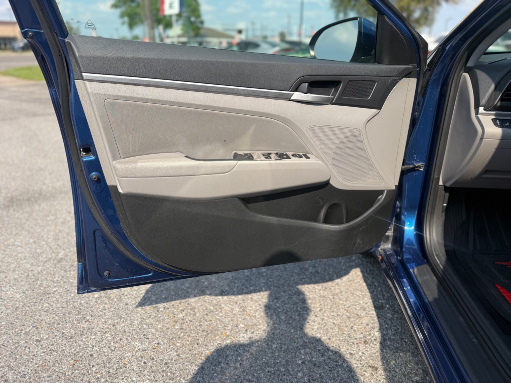 2020 Hyundai Elantra Image 22