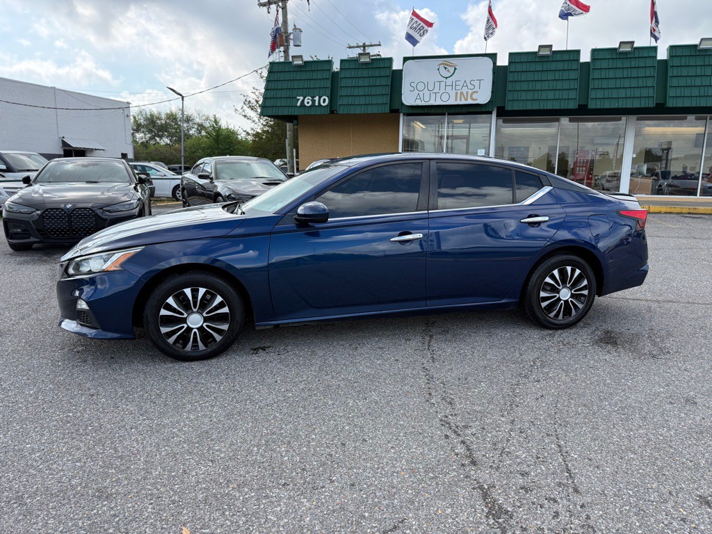 2019 Nissan Altima Image 8