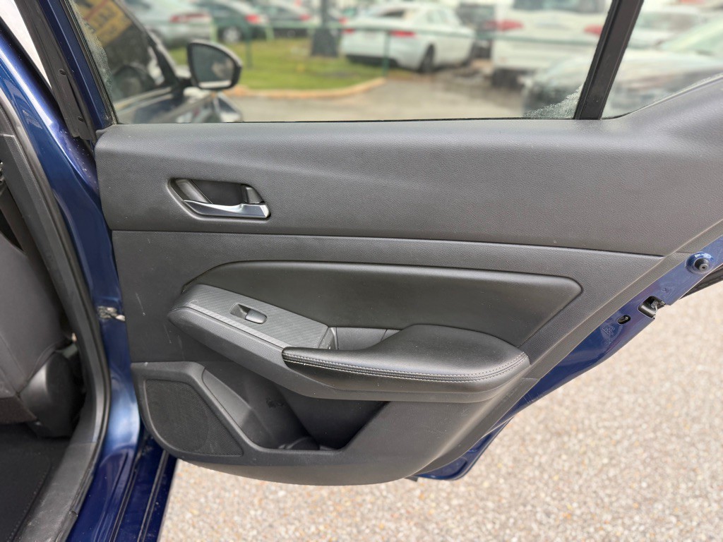 2019 Nissan Altima Image 17