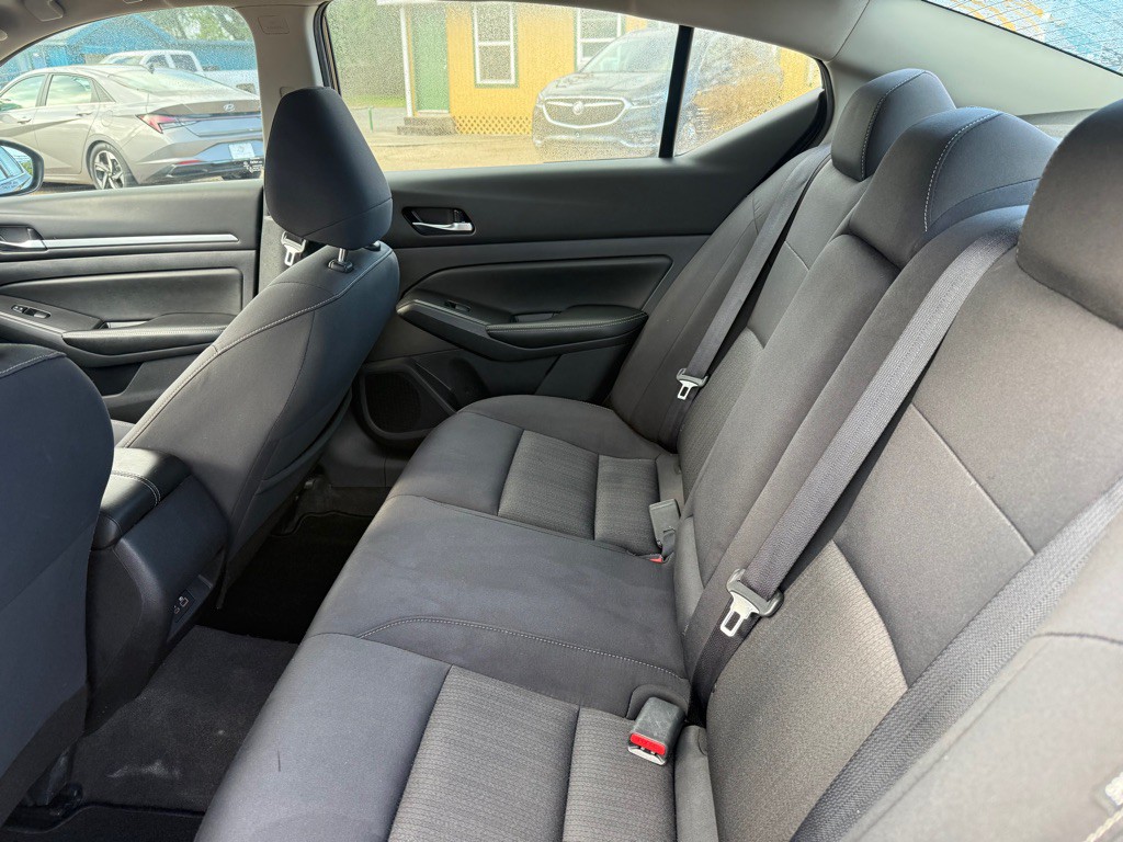 2022 Nissan Altima Image 10