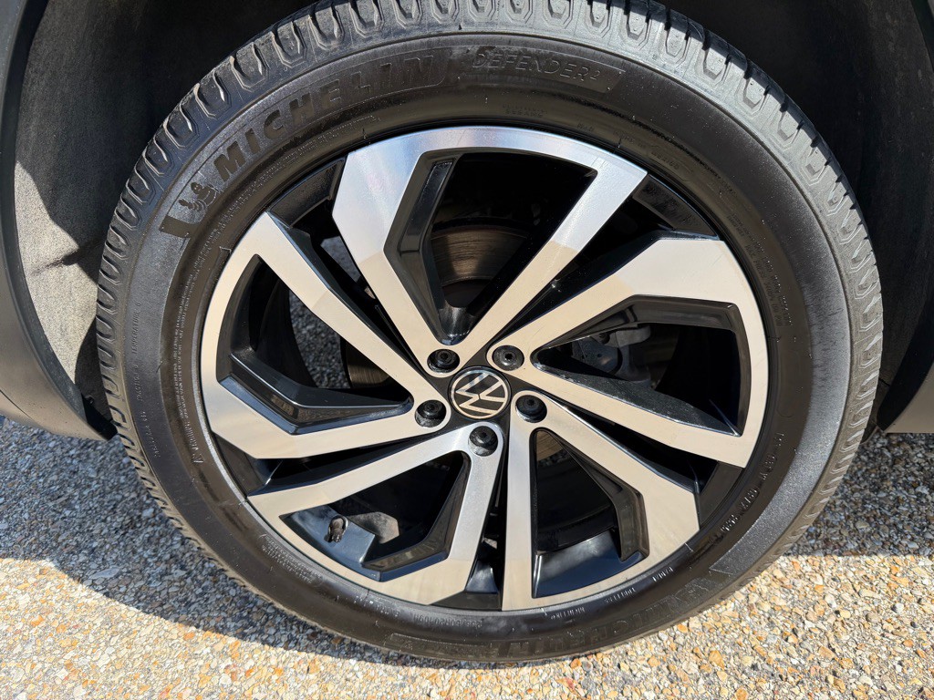 2020 Volkswagen Atlas Cross Sport Image 25