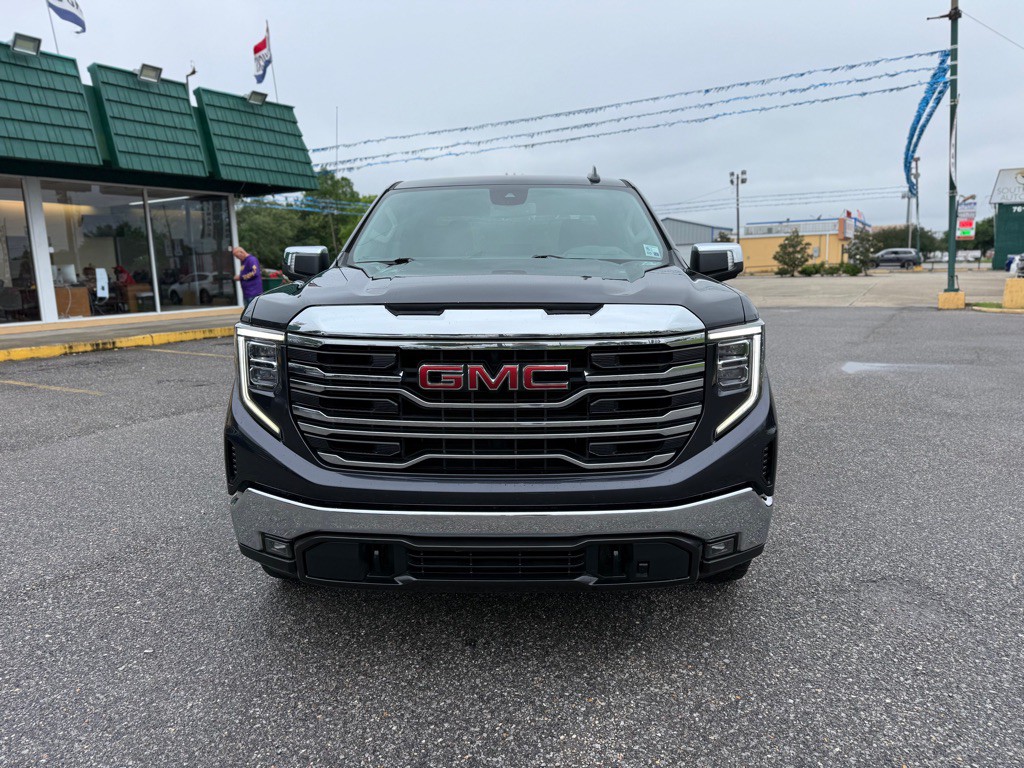2022 GMC Sierra Image 2
