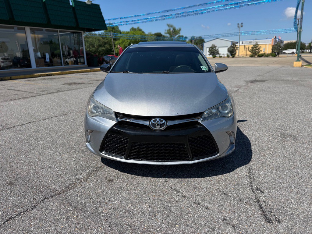 2017 Toyota Camry Image 2