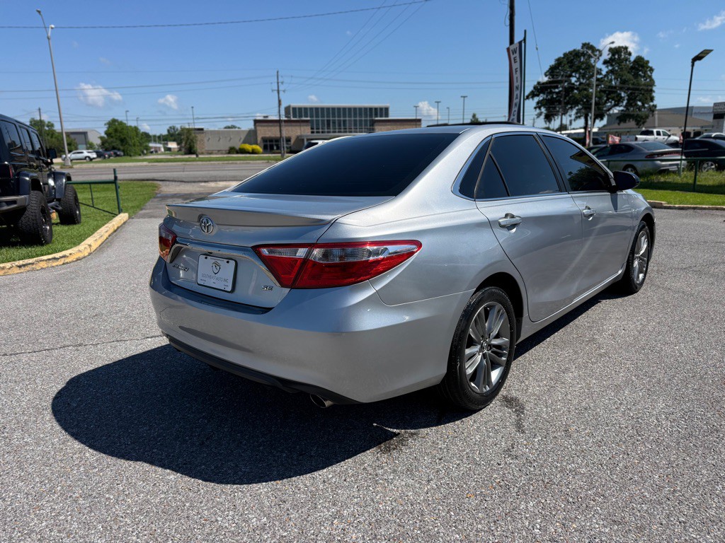 2017 Toyota Camry Image 5