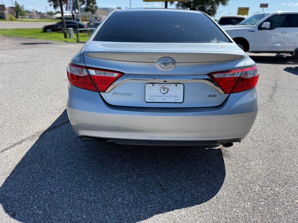2017 Toyota Camry Image 6