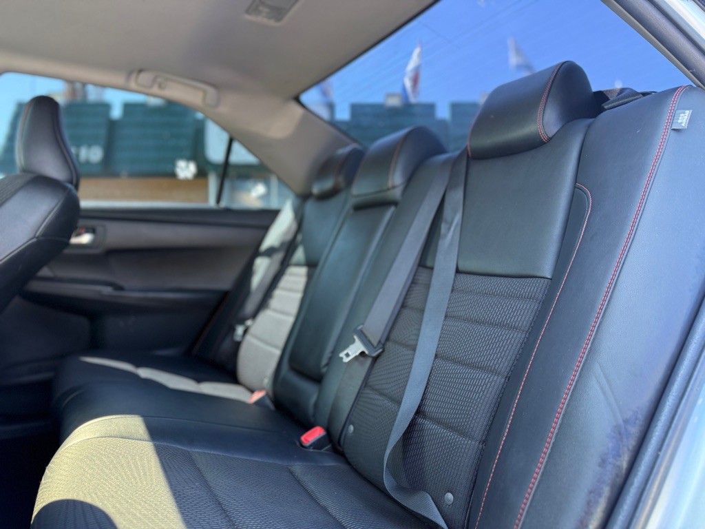 2017 Toyota Camry Image 10