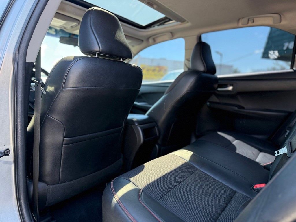 2017 Toyota Camry Image 11