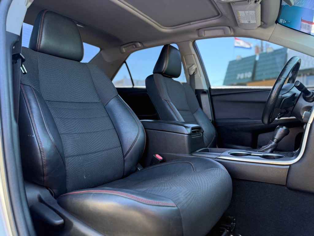 2017 Toyota Camry Image 12