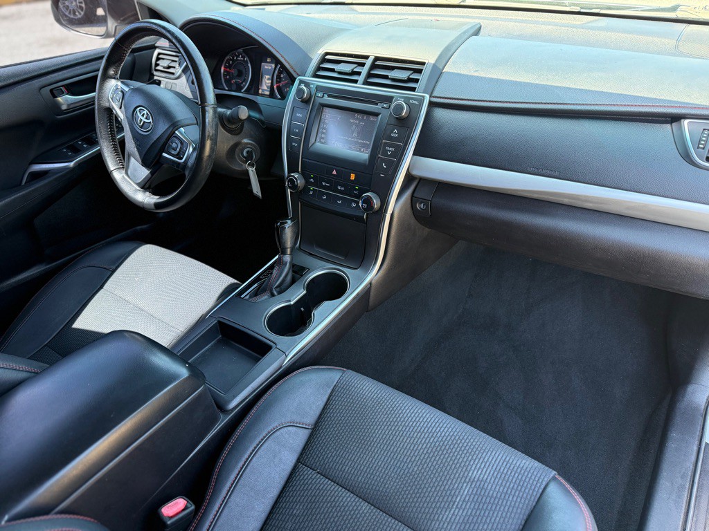 2017 Toyota Camry Image 13