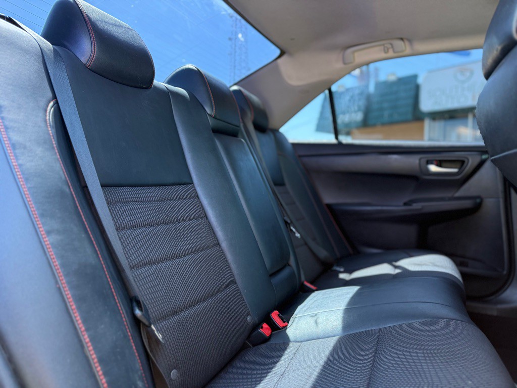 2017 Toyota Camry Image 14