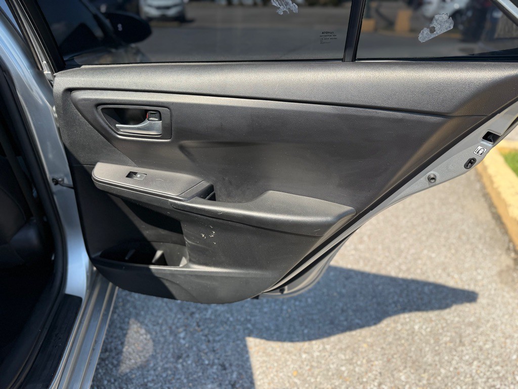 2017 Toyota Camry Image 20