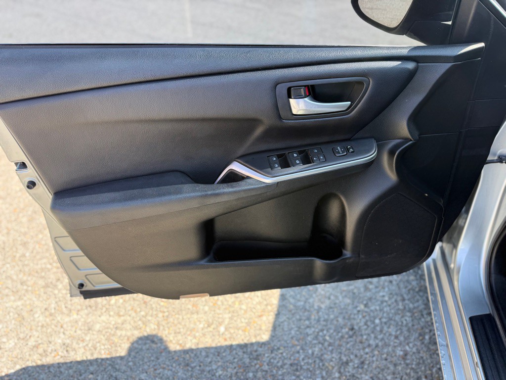 2017 Toyota Camry Image 23
