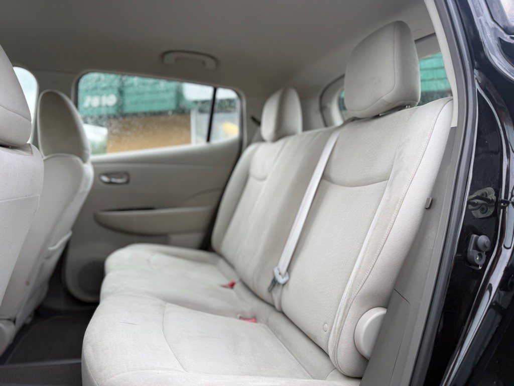 2011 Nissan Leaf Image 11