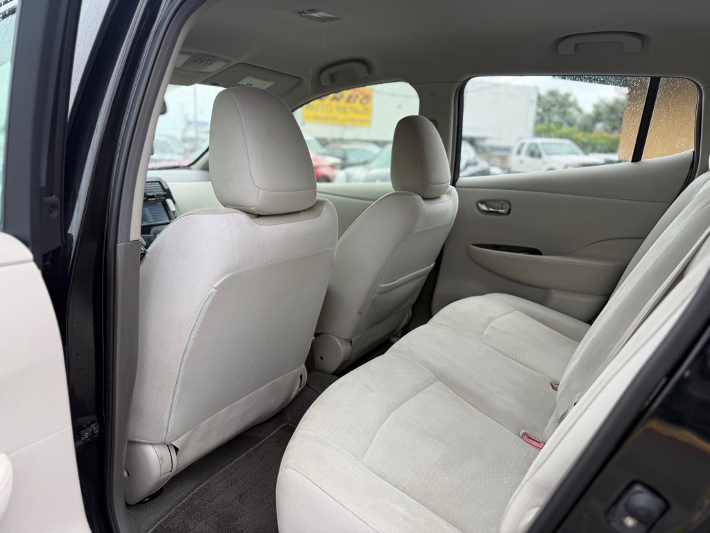 2011 Nissan Leaf Image 12