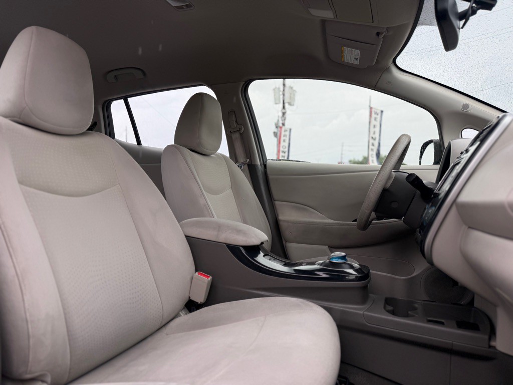 2011 Nissan Leaf Image 13