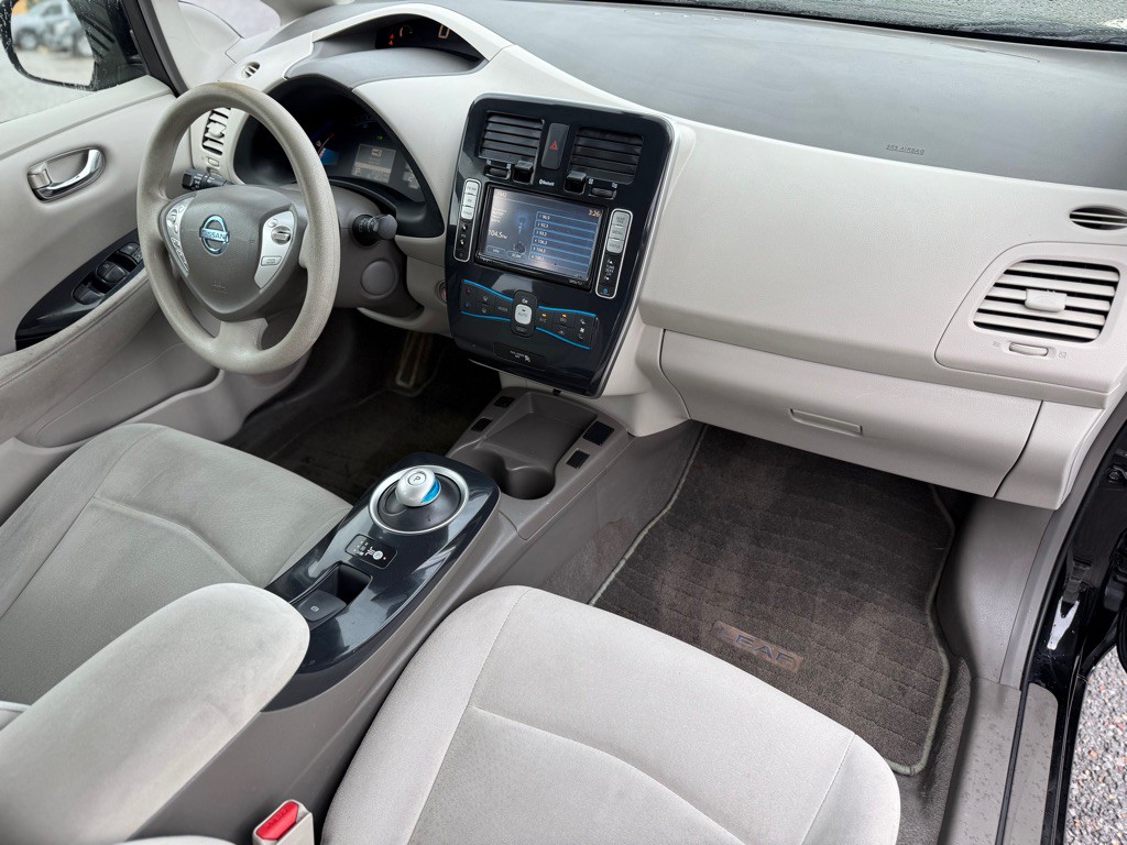 2011 Nissan Leaf Image 14