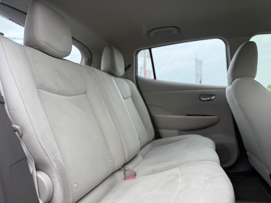 2011 Nissan Leaf Image 15