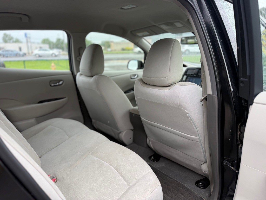 2011 Nissan Leaf Image 16