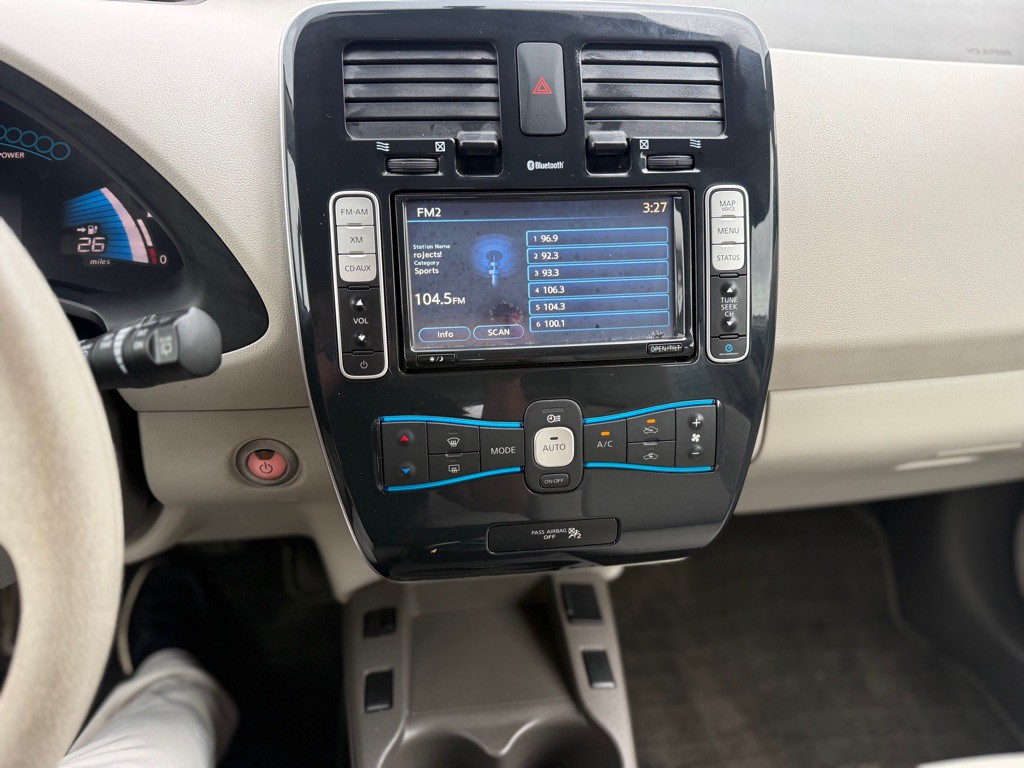 2011 Nissan Leaf Image 19