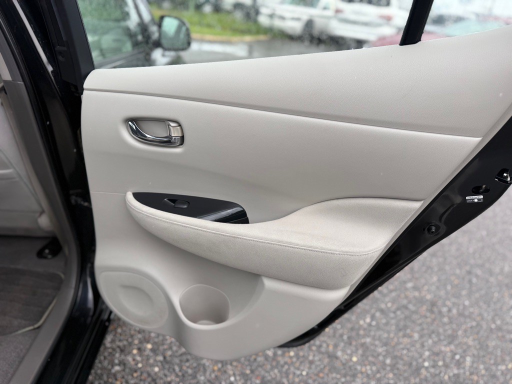 2011 Nissan Leaf Image 21