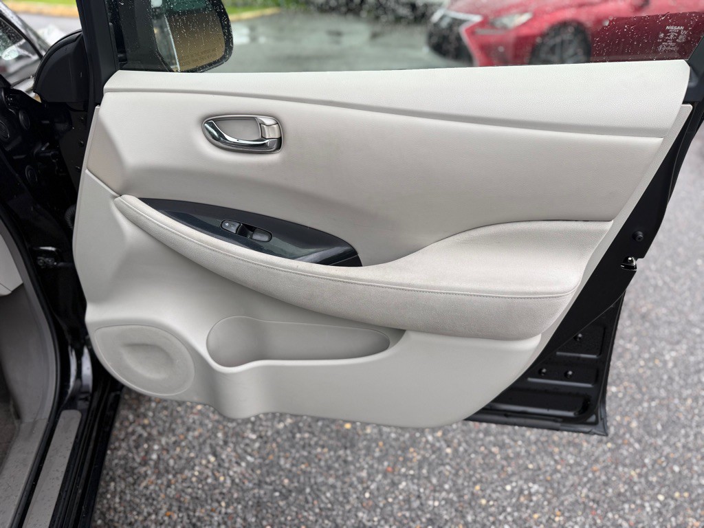 2011 Nissan Leaf Image 22