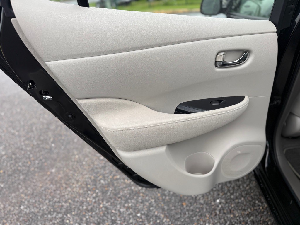 2011 Nissan Leaf Image 23