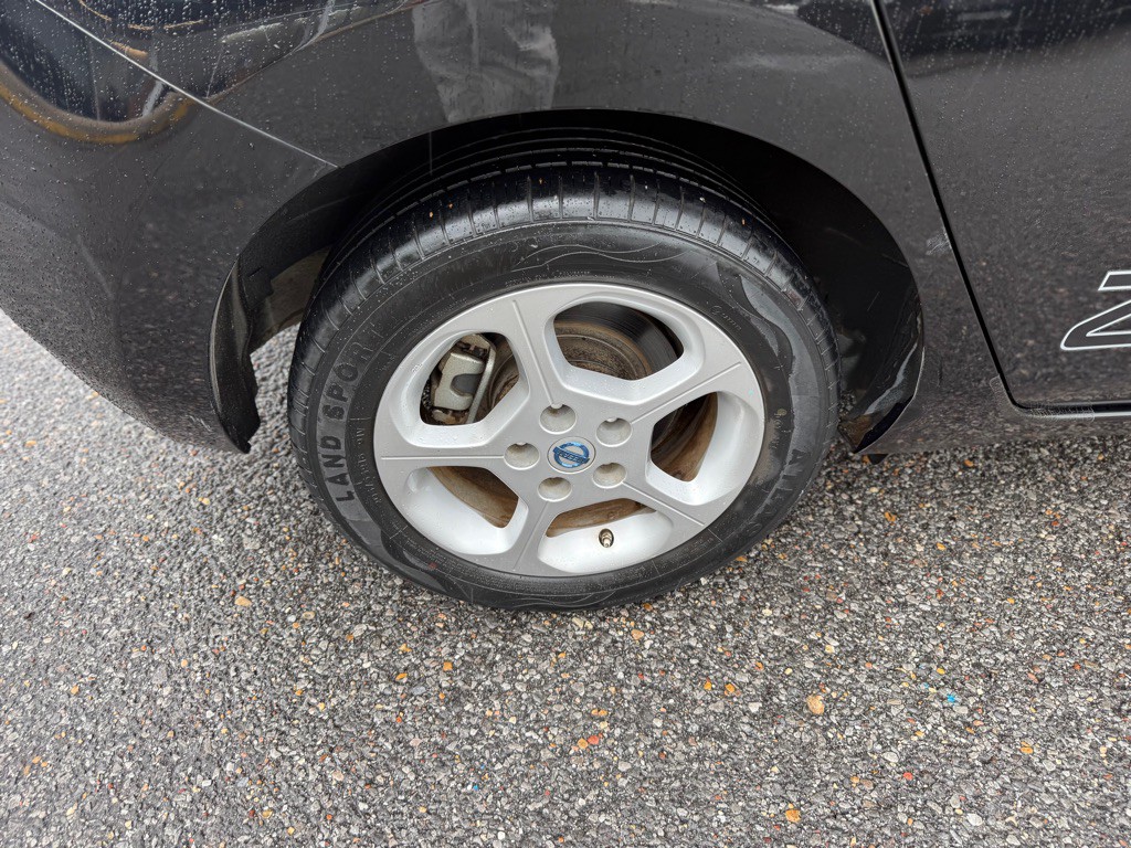 2011 Nissan Leaf Image 28