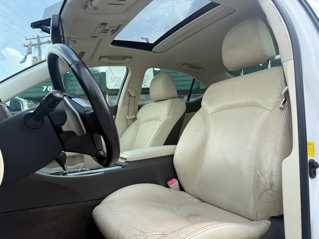 2013 Lexus IS Image 9