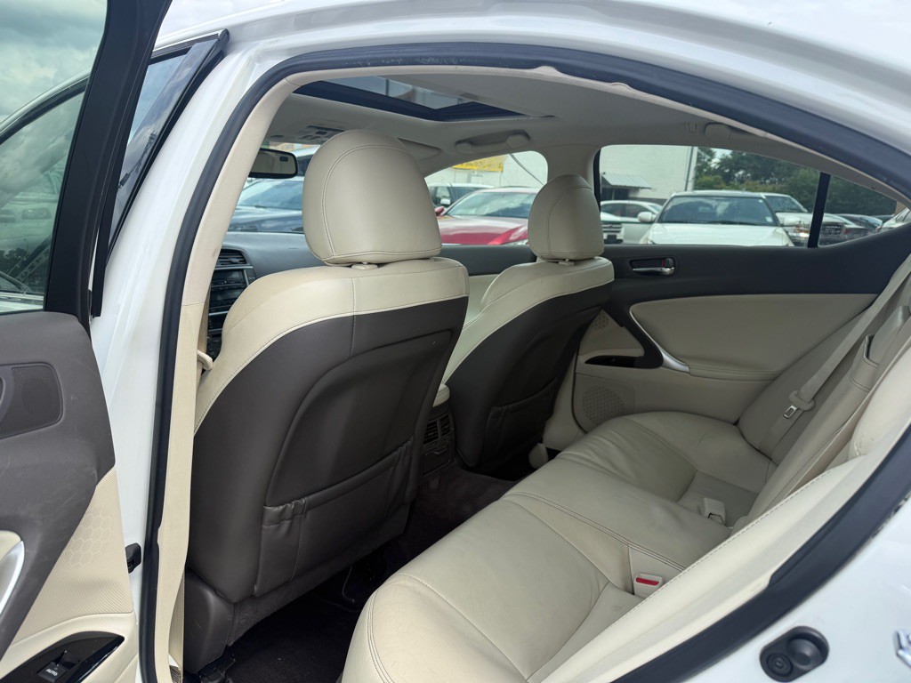 2013 Lexus IS Image 12