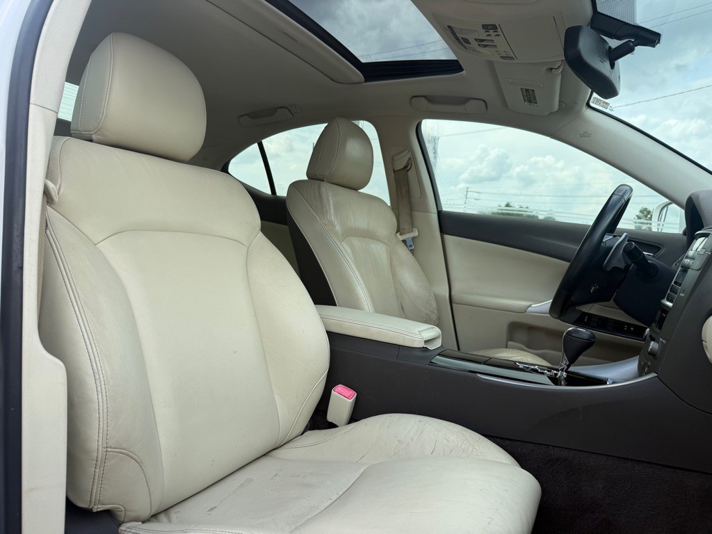 2013 Lexus IS Image 13